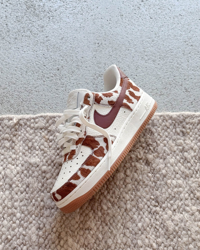 Nike Wmns Air Force 1 '07 *Cow* onfeet