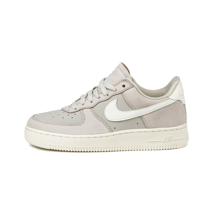 Nike	Wmns Air Force 1 Retro PRM