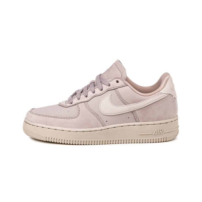 Nike	Wmns Air Force 1 Retro PRM