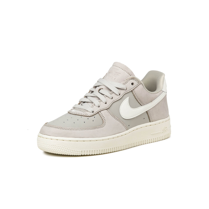 Nike	Wmns Air Force 1 Retro PRM