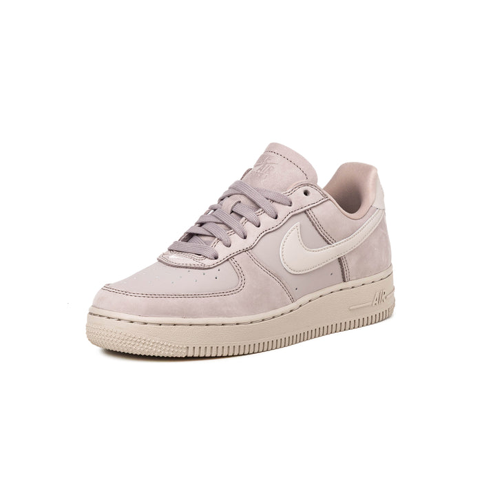 Nike	Wmns Air Force 1 Retro PRM