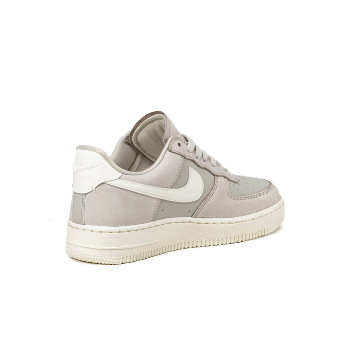 Nike	Wmns Air Force 1 Retro PRM