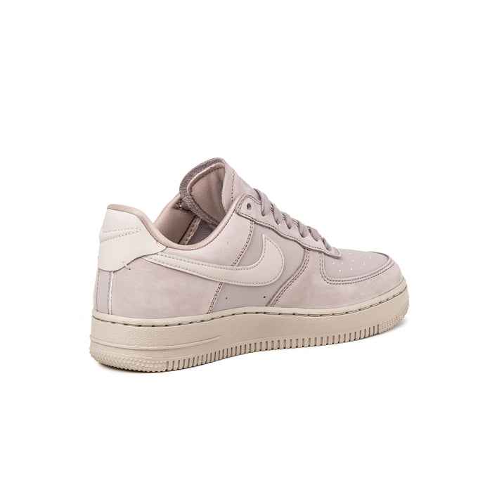 Nike	Wmns Air Force 1 Retro PRM