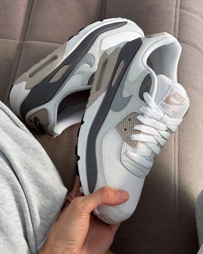 Nike Wmns Air Max 90 onfeet