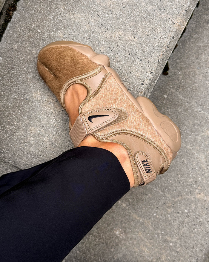 Nike Wmns Air Rift onfeet