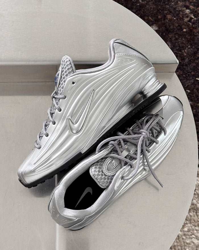 Nike Wmns Shox Z onfeet