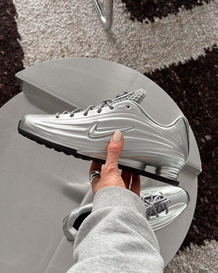 Nike Wmns Shox Z onfeet