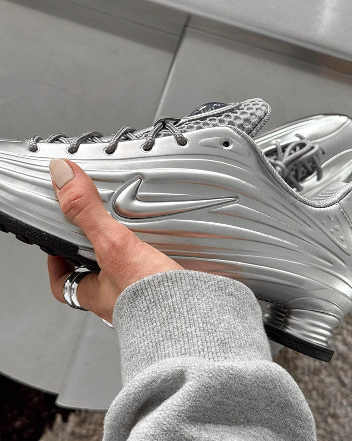 Nike Wmns Shox Z onfeet