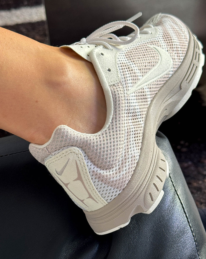 Nike Wmns Zoom Streak 3 onfeet