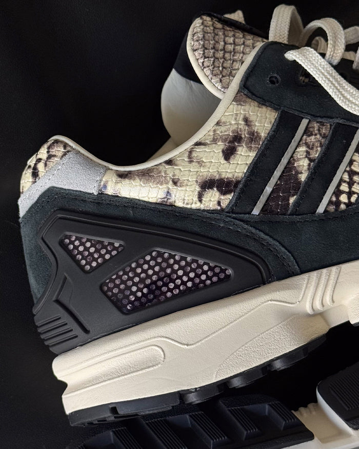 Adidas ZX 8000 *Snake*  onfeet