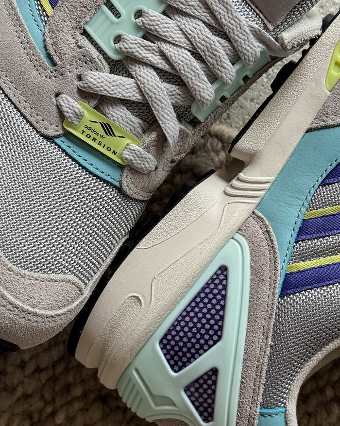 Adidas ZX 8000 onfeet